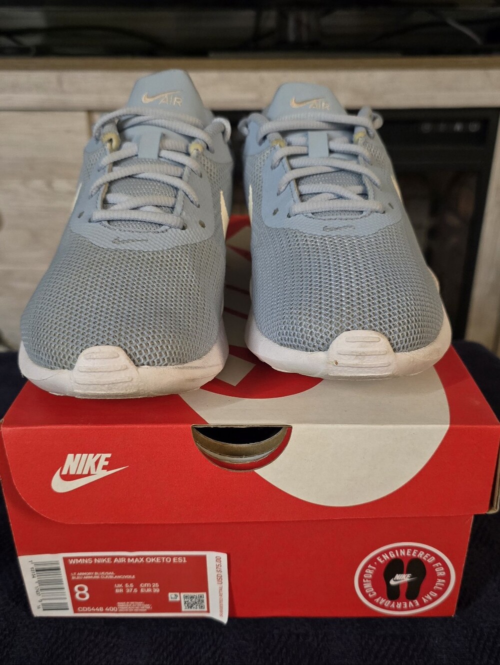 Nike Air Max Oketo ES1 sneakers in Women's US Size 8. In Original Box